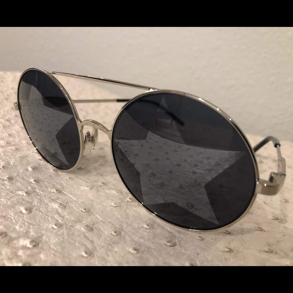 Wildfox Sunglasses 🕶 Mirrored Star in Lenses